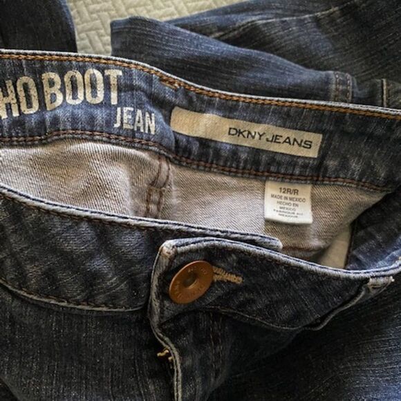 DKNY SOHO distressed boot cut 5 pocket jeans, size 12 - Picture 3 of 3